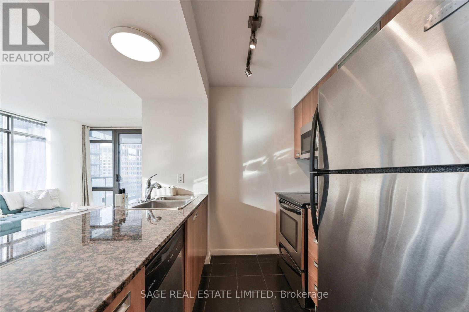 902 - 38 Grenville Street, Toronto (Bay Street Corridor), Ontario  M4Y 1A5 - Photo 12 - C12760590