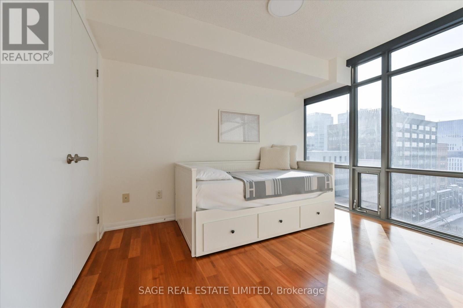 902 - 38 Grenville Street, Toronto (Bay Street Corridor), Ontario  M4Y 1A5 - Photo 14 - C12760590