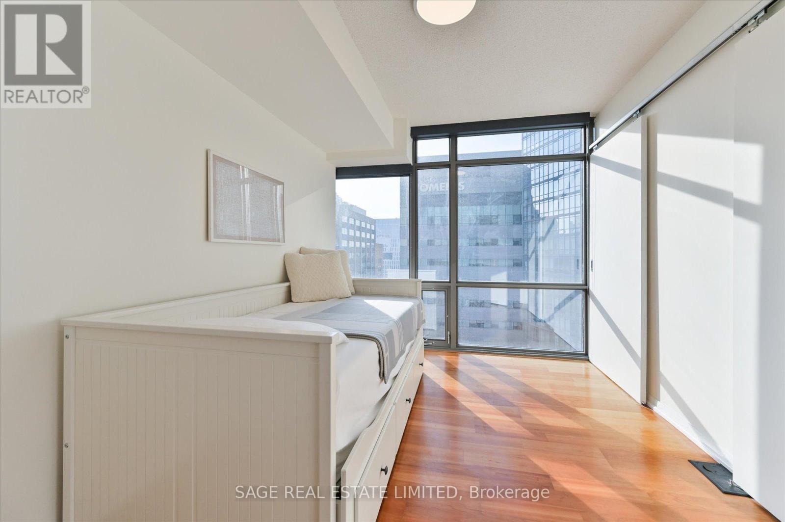 902 - 38 Grenville Street, Toronto (Bay Street Corridor), Ontario  M4Y 1A5 - Photo 15 - C12760590