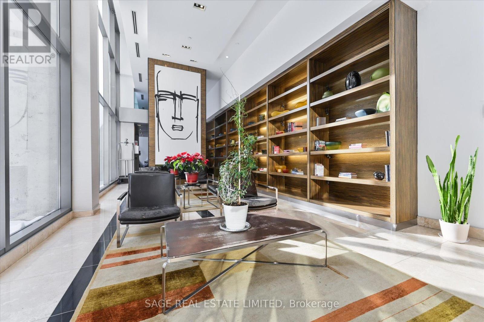 902 - 38 Grenville Street, Toronto (Bay Street Corridor), Ontario  M4Y 1A5 - Photo 2 - C12760590