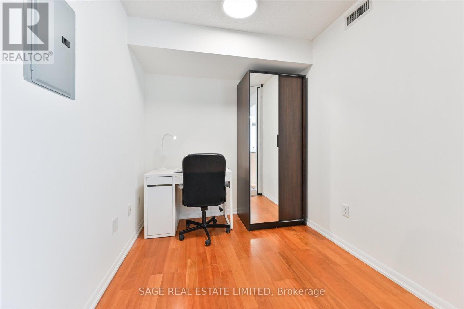 902 - 38 Grenville Street, Toronto (Bay Street Corridor), Ontario  M4Y 1A5 - Photo 4 - C12760590