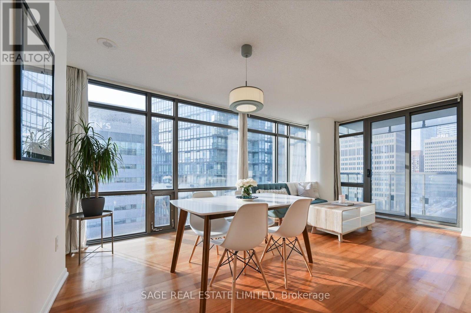 902 - 38 Grenville Street, Toronto (Bay Street Corridor), Ontario  M4Y 1A5 - Photo 5 - C12760590