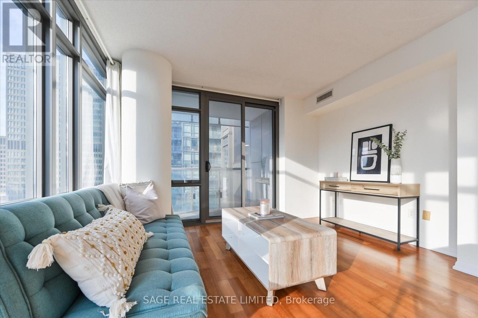 902 - 38 Grenville Street, Toronto (Bay Street Corridor), Ontario  M4Y 1A5 - Photo 9 - C12760590