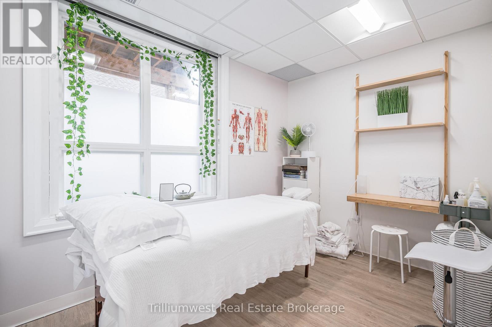 161 Victoria Street S, Kitchener, Ontario  N2G 2B7 - Photo 6 - X12526198