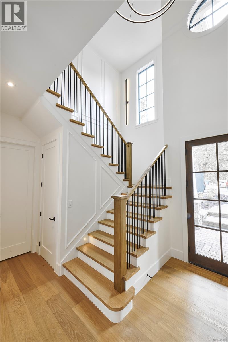 3915 Woodlands Pl, Saanich, British Columbia  V8N 4J7 - Photo 13 - 1025008