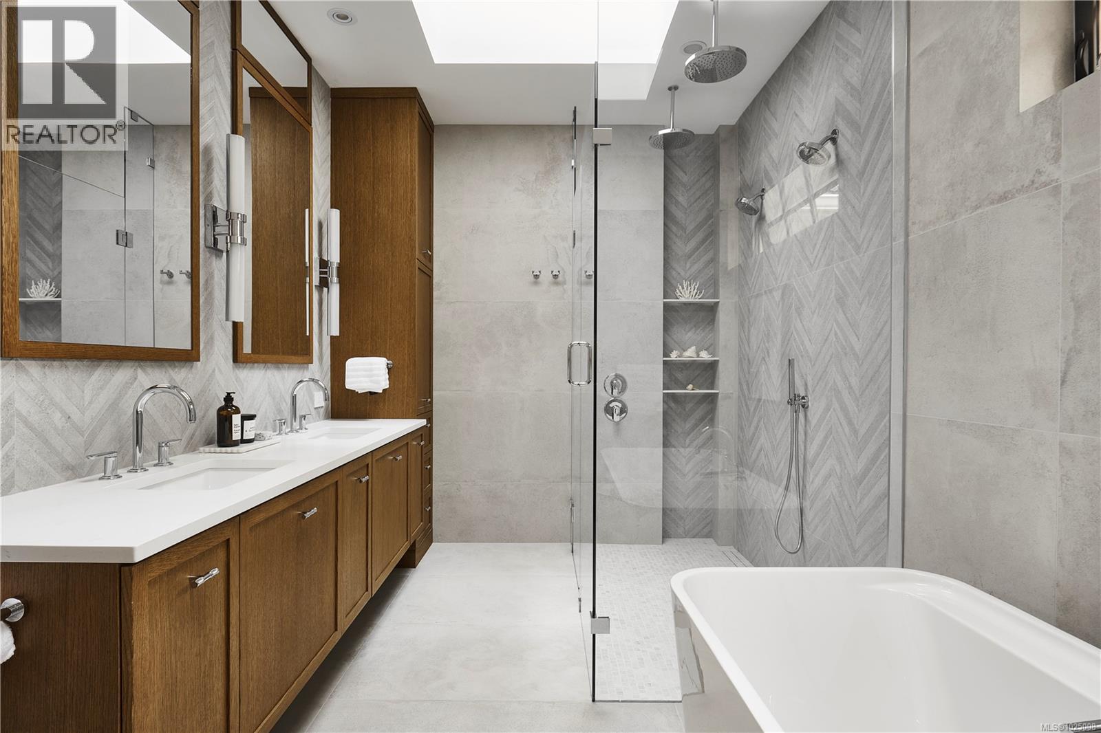 3915 Woodlands Pl, Saanich, British Columbia  V8N 4J7 - Photo 15 - 1025008