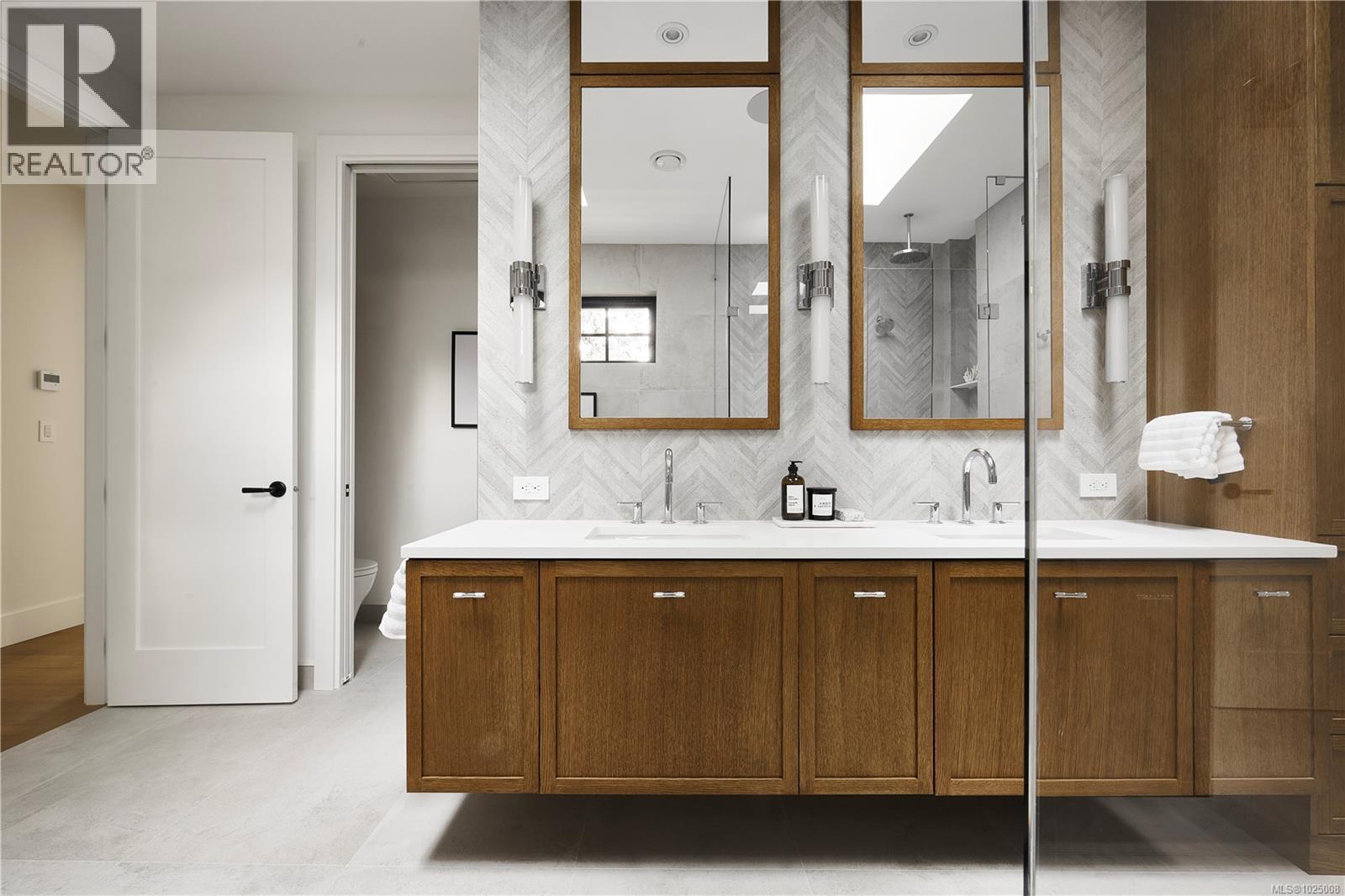 3915 Woodlands Pl, Saanich, British Columbia  V8N 4J7 - Photo 17 - 1025008