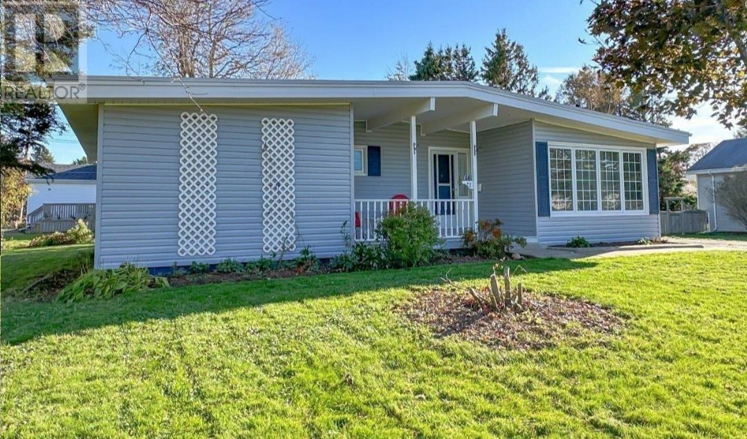 46 Saunders Avenue, Summerside, Prince Edward Island  C1N 2H9 - Photo 2 - 202602178