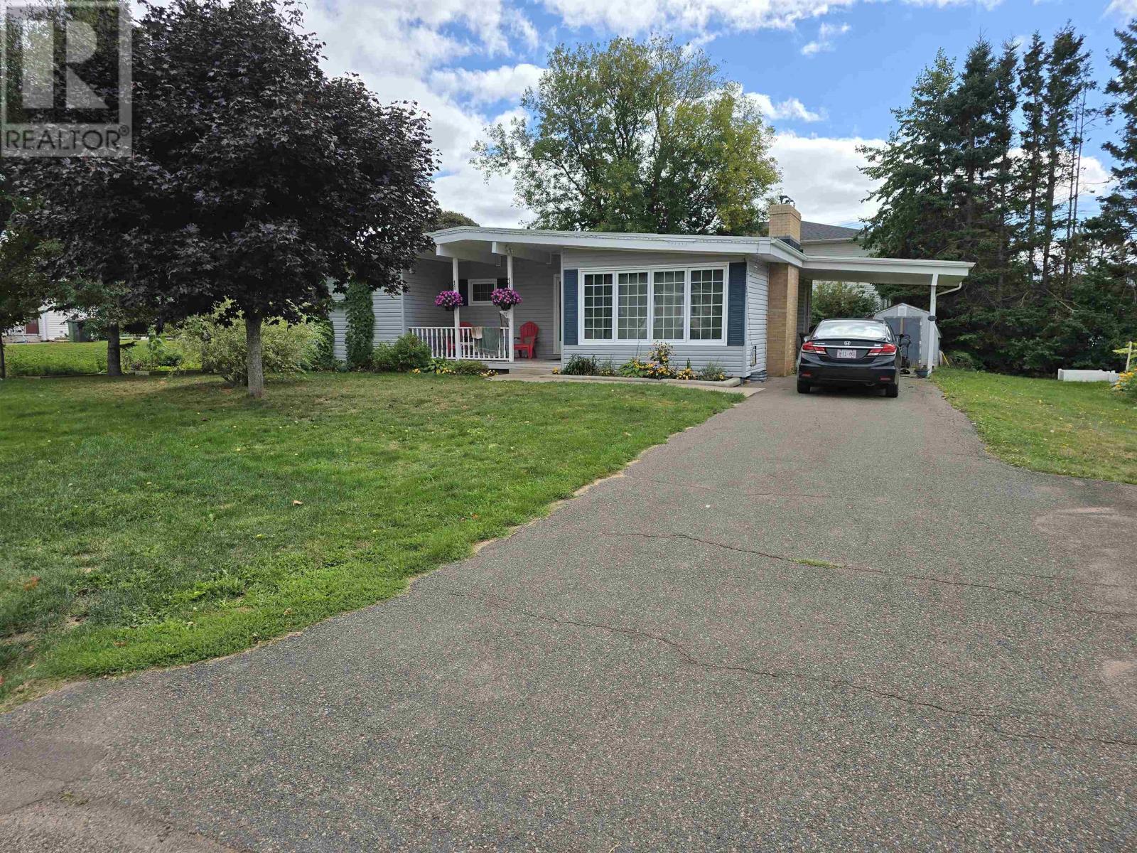 46 Saunders Avenue, Summerside, Prince Edward Island  C1N 2H9 - Photo 3 - 202602178