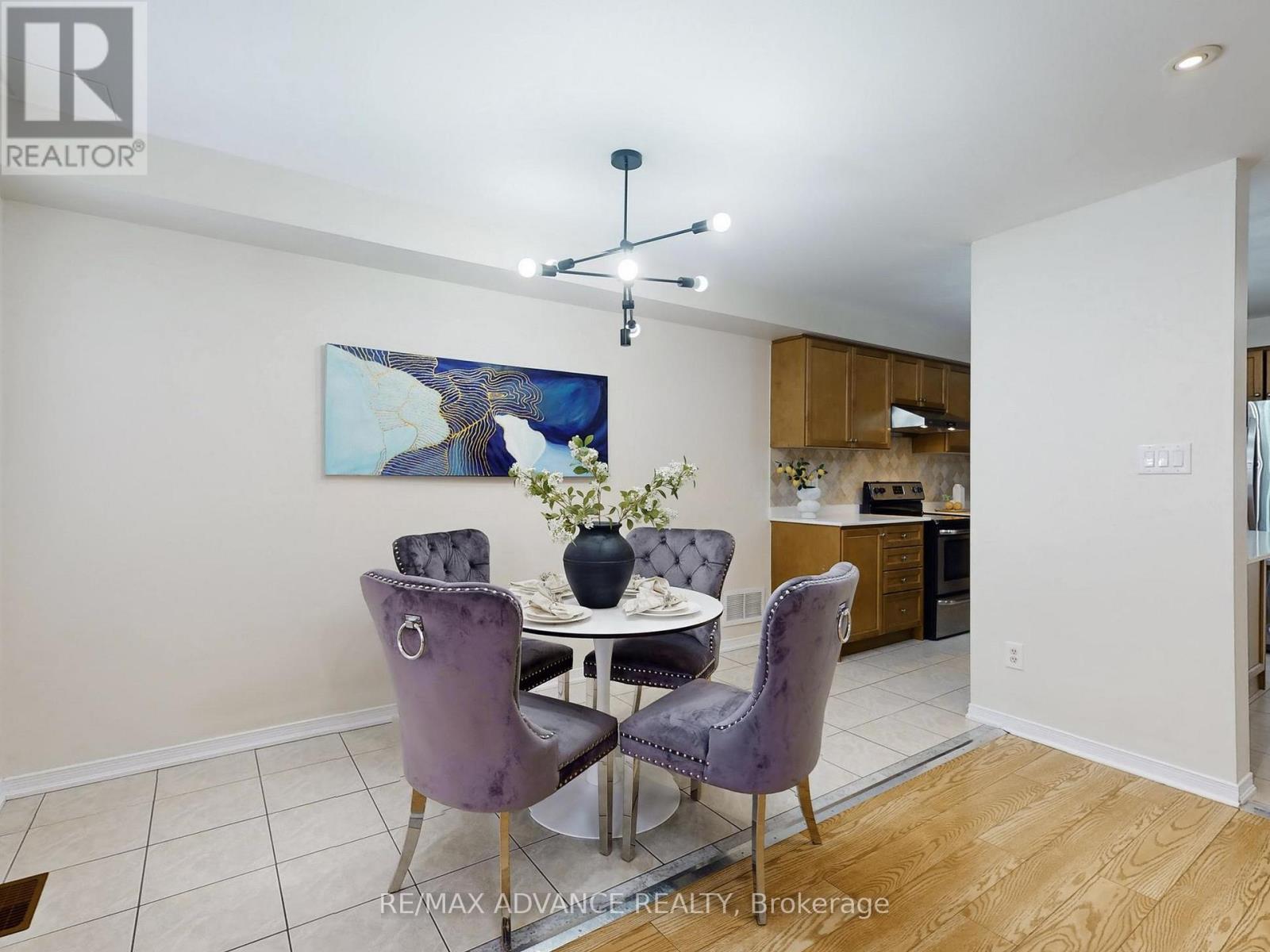 24 Martell Gate, Aurora, Ontario  L4G 0C4 - Photo 11 - N12676054