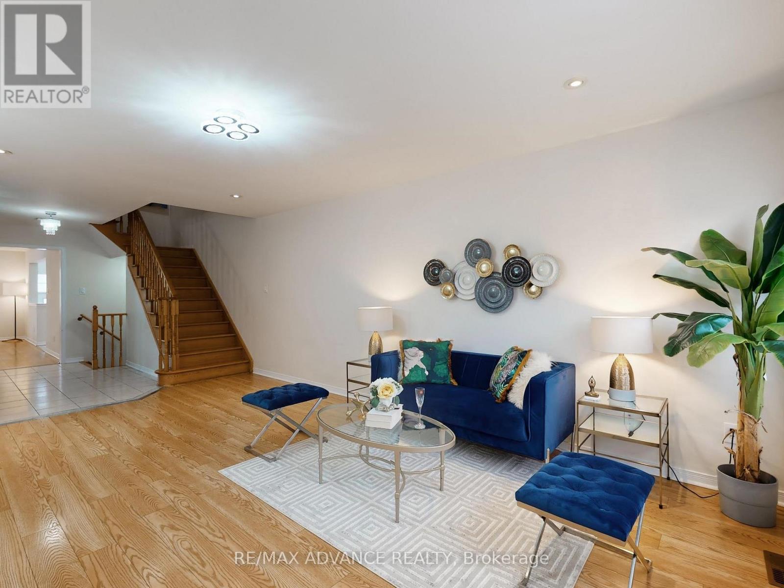 24 Martell Gate, Aurora, Ontario  L4G 0C4 - Photo 9 - N12676054