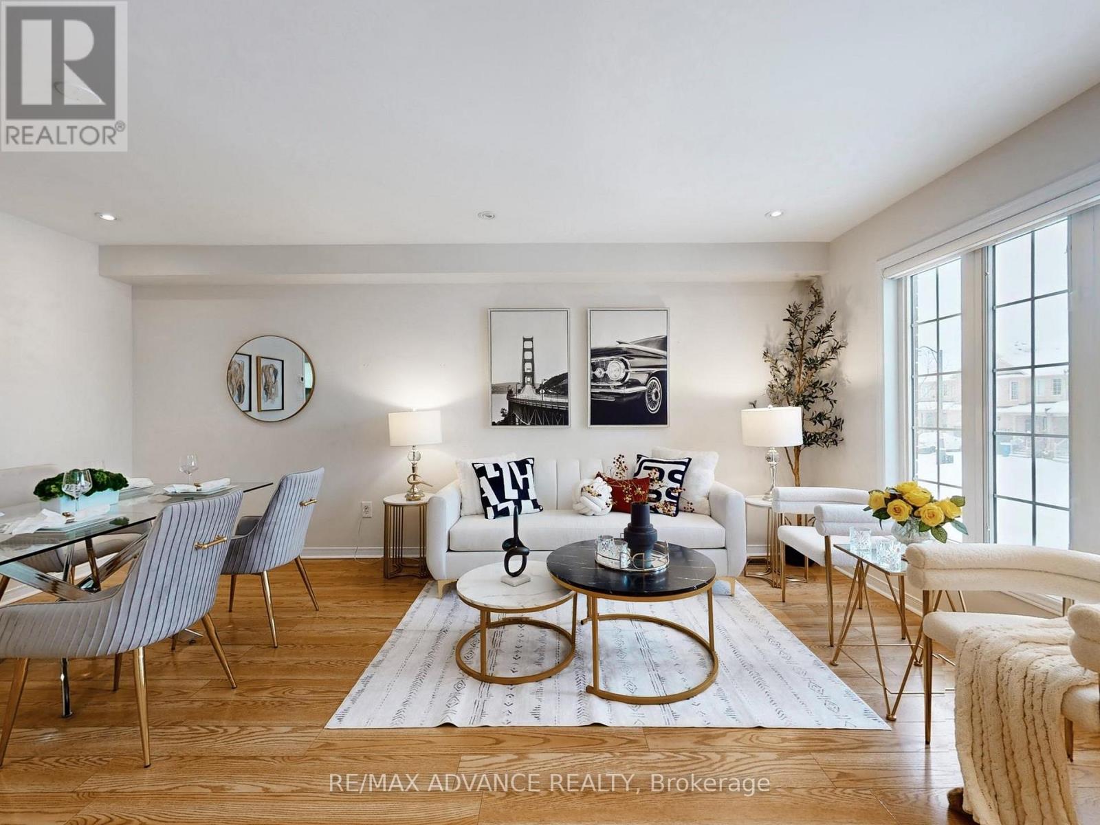 24 Martell Gate, Aurora, Ontario  L4G 0C4 - Photo 2 - N12676054