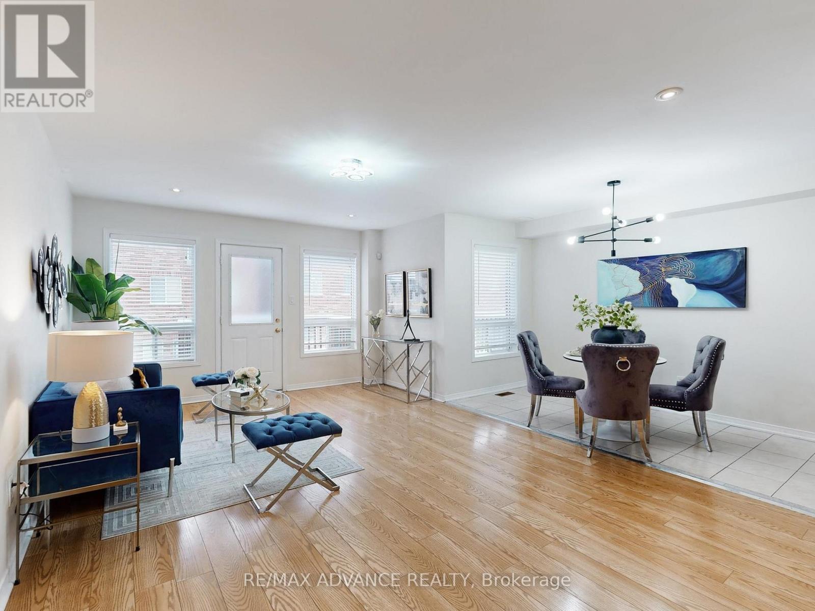 24 Martell Gate, Aurora, Ontario  L4G 0C4 - Photo 10 - N12676054