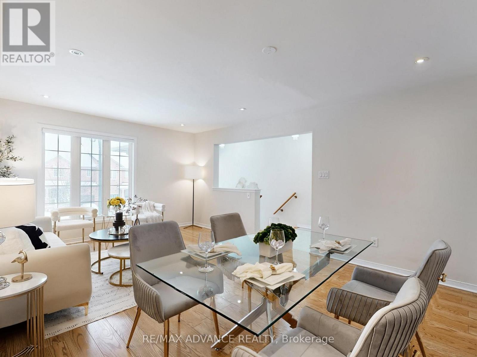 24 Martell Gate, Aurora, Ontario  L4G 0C4 - Photo 6 - N12676054