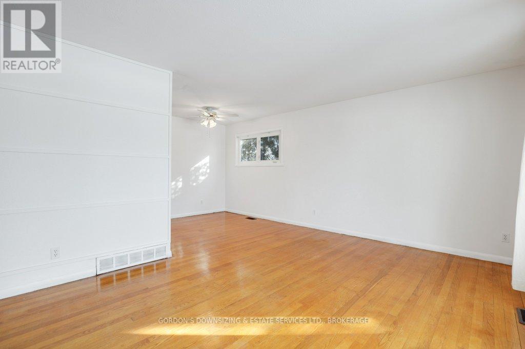 7 Attwood Crescent, Ottawa, Ontario  K2E 5B1 - Photo 10 - X12760676