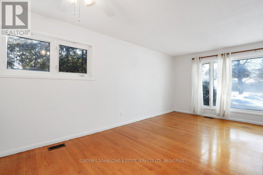 7 Attwood Crescent, Ottawa, Ontario  K2E 5B1 - Photo 16 - X12760676