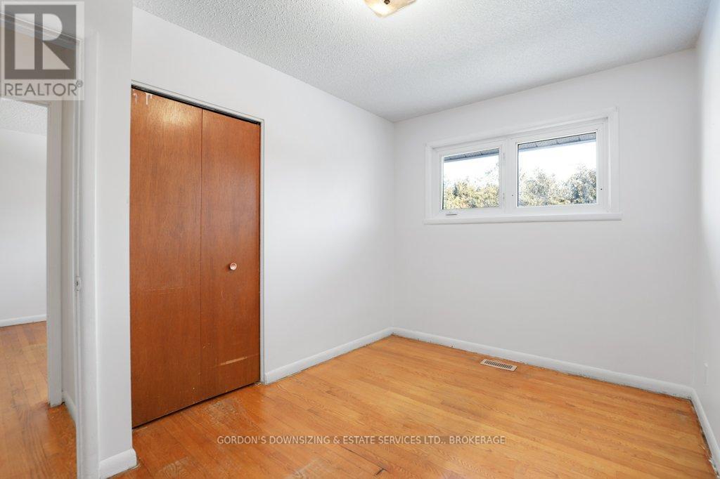 7 Attwood Crescent, Ottawa, Ontario  K2E 5B1 - Photo 23 - X12760676