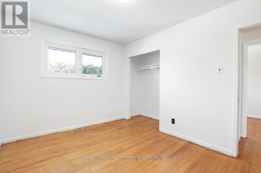 7 Attwood Crescent, Ottawa, Ontario  K2E 5B1 - Photo 29 - X12760676