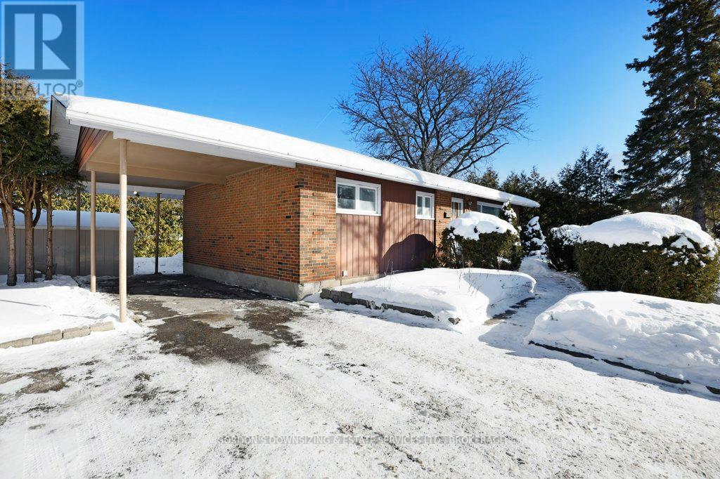 7 Attwood Crescent, Ottawa, Ontario  K2E 5B1 - Photo 4 - X12760676