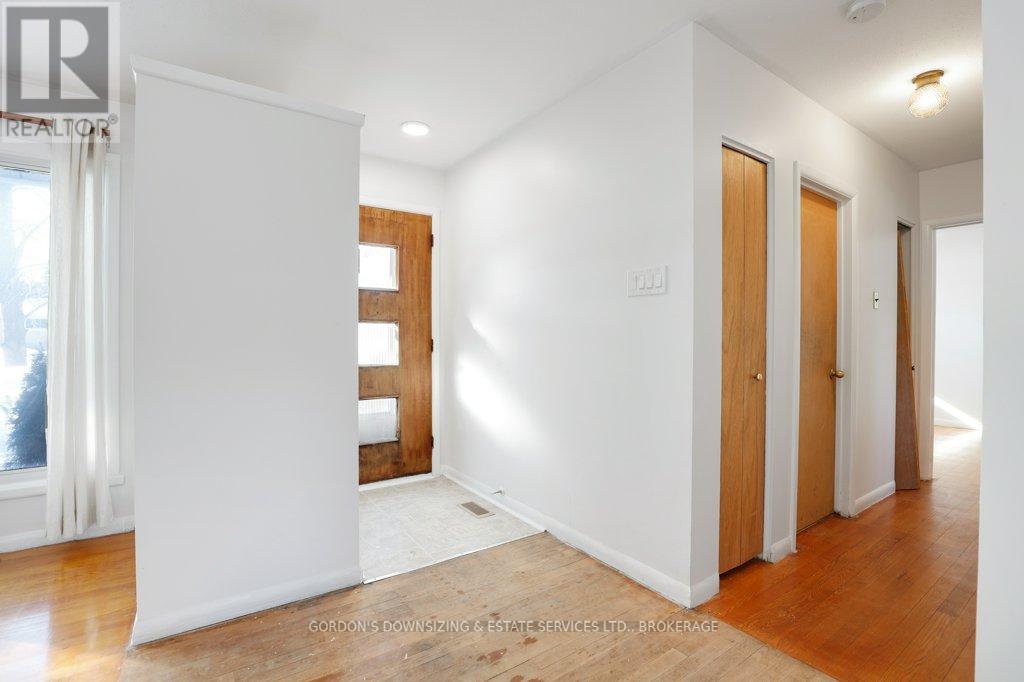 7 Attwood Crescent, Ottawa, Ontario  K2E 5B1 - Photo 7 - X12760676