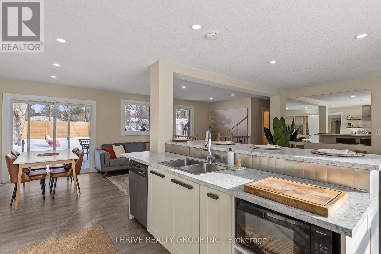 402 Stephen Street, London South, Ontario  N6K 2N3 - Photo 8 - X12760624