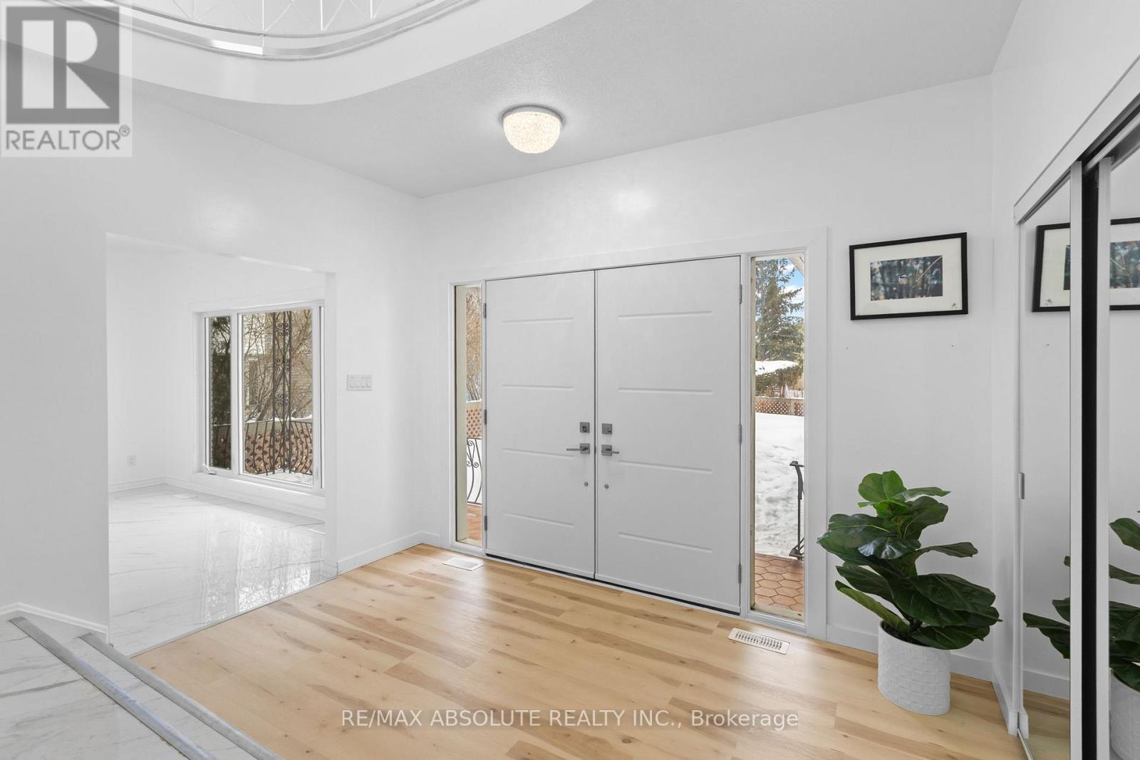 1444 Normandy Crescent, Ottawa, Ontario  K2C 0N6 - Photo 2 - X12760684