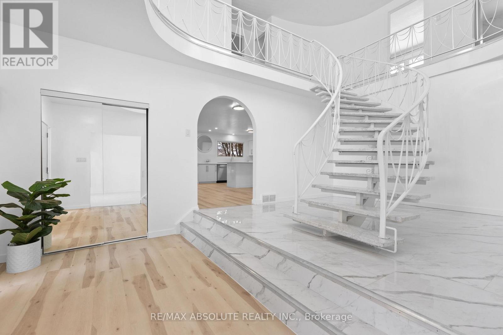 1444 Normandy Crescent, Ottawa, Ontario  K2C 0N6 - Photo 3 - X12760684