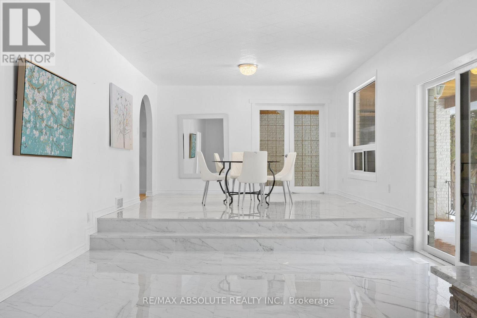 1444 Normandy Crescent, Ottawa, Ontario  K2C 0N6 - Photo 8 - X12760684