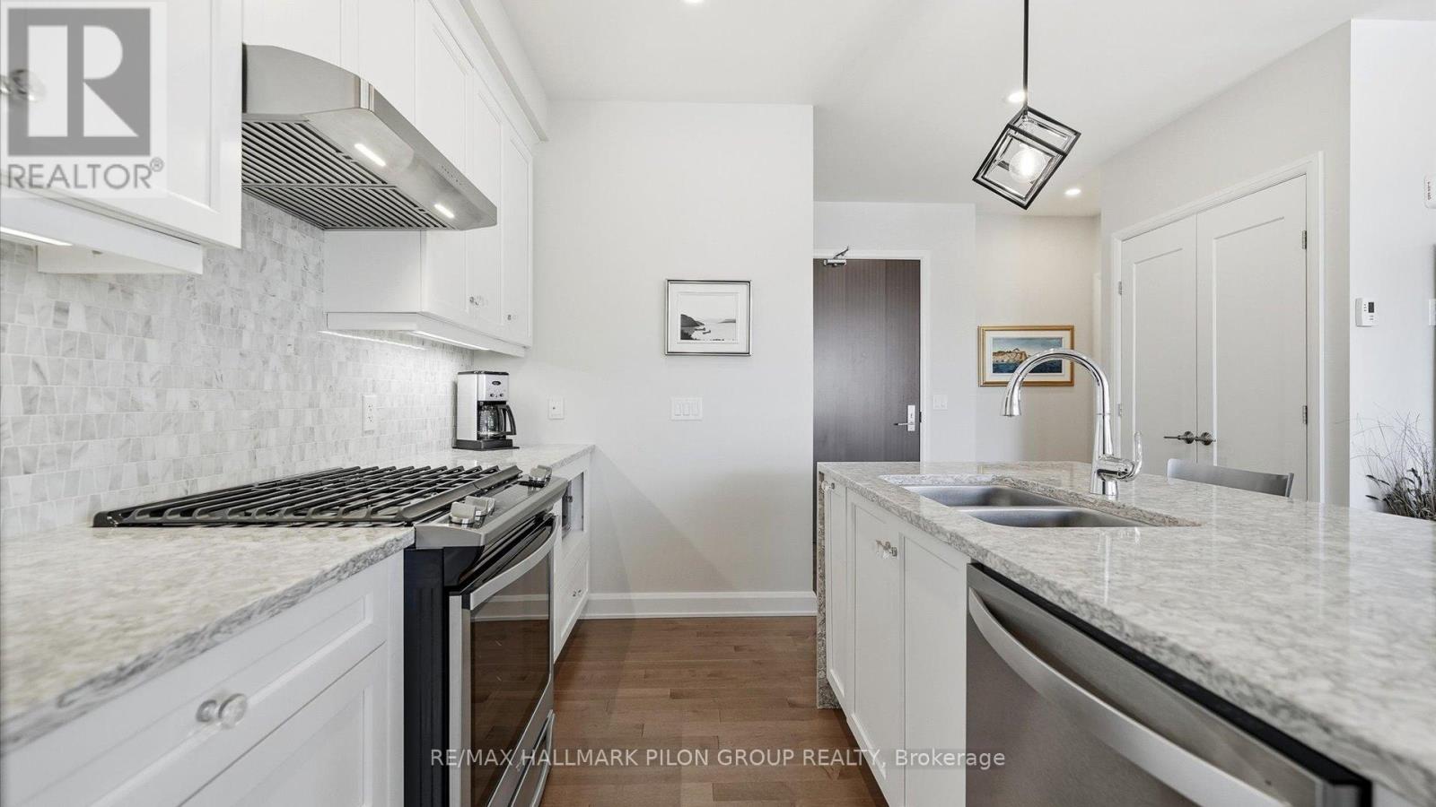 302 - 170 Boundstone Way, Ottawa, Ontario  K2T 0M8 - Photo 4 - X12760770