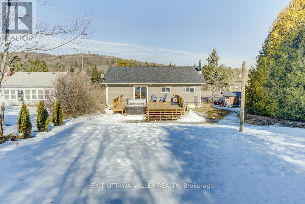 39090 Combermere Road, Madawaska Valley, Ontario  K0J 1L0 - Photo 12 - X12760700