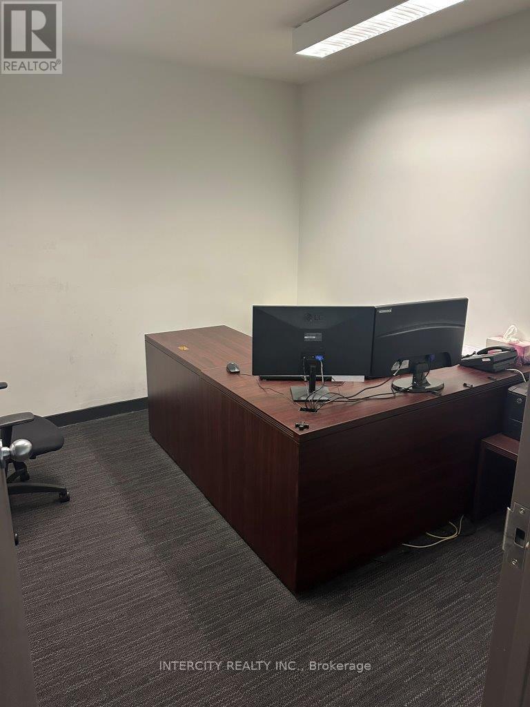 2/f - 627 Bloor Street W, Toronto, Ontario  M6G 1K8 - Photo 26 - C12757940