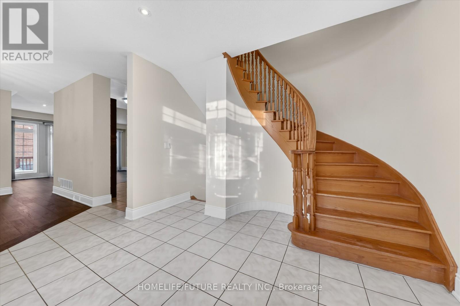 Main & 2nd Flr - 10 Ramsgate Court, Markham (Milliken Mills East), Ontario  L3S 4R3 - Photo 9 - N12758812