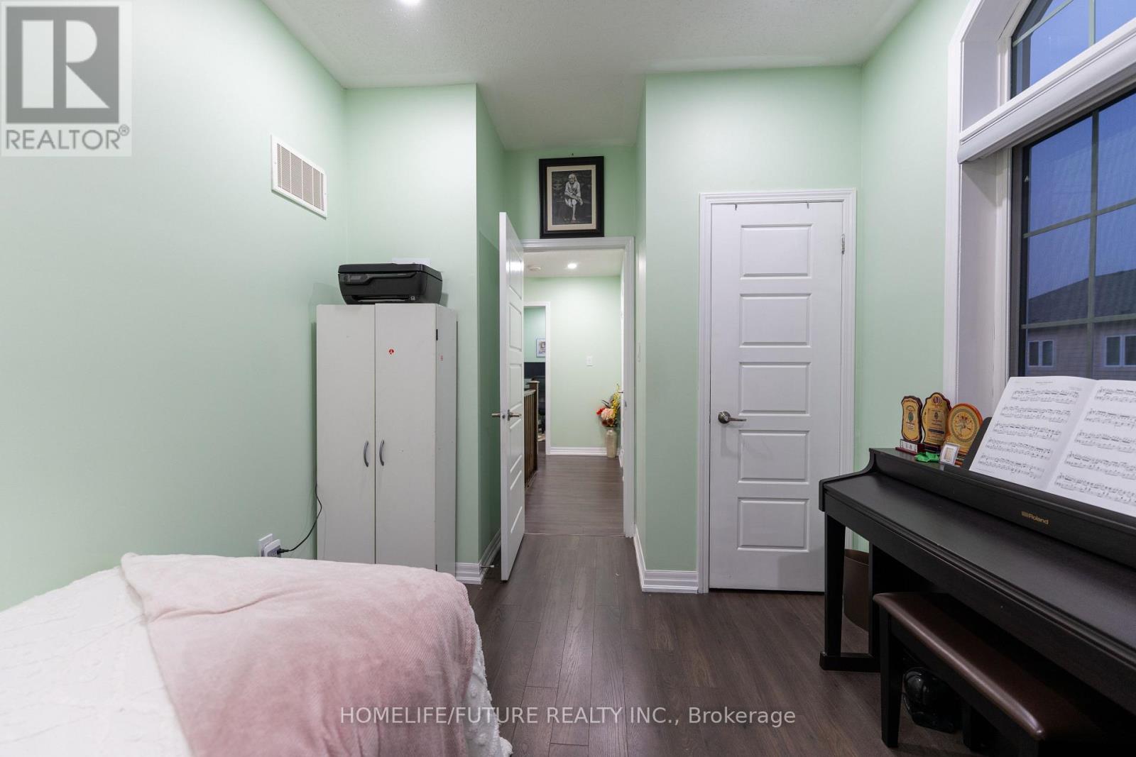 275 Ellen Davidson Drive, Oakville (Go Glenorchy), Ontario  L6M 0V6 - Photo 33 - W12573566