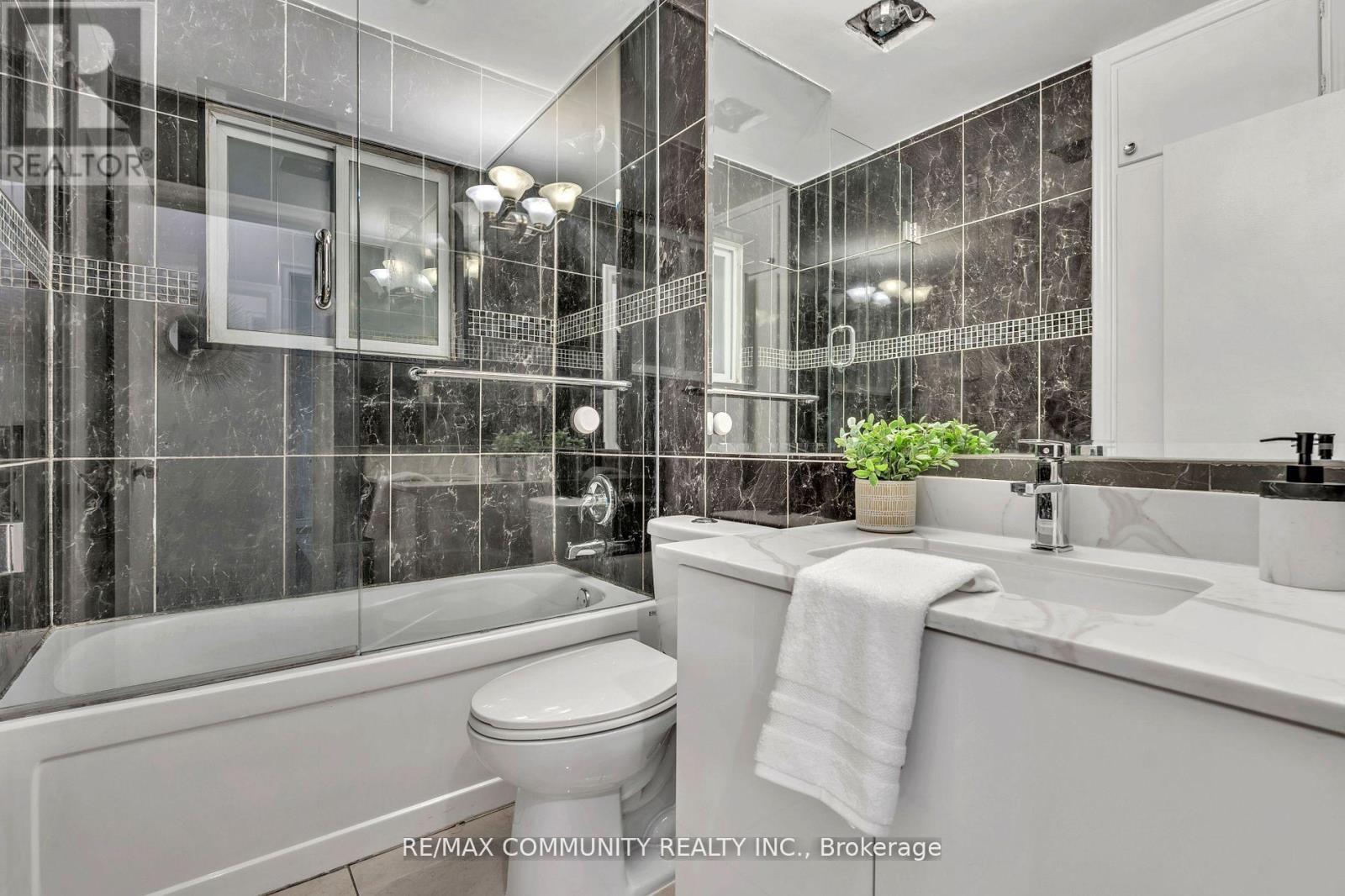 Main - 94 Waringstown Drive, Toronto (Wexford-Maryvale), Ontario  M1R 4H4 - Photo 12 - E12760634