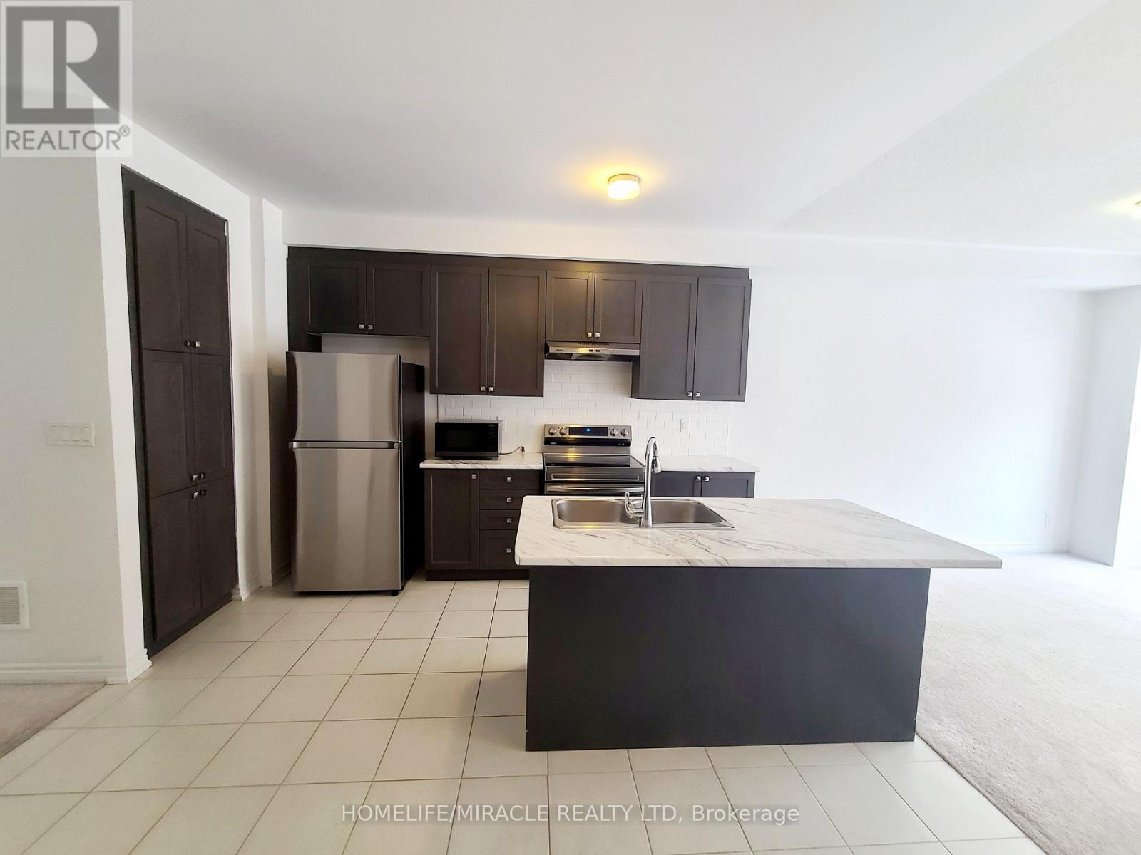 2008 Verne Bowen Street, Oshawa, Ontario  L1L 0S3 - Photo 4 - E12751198