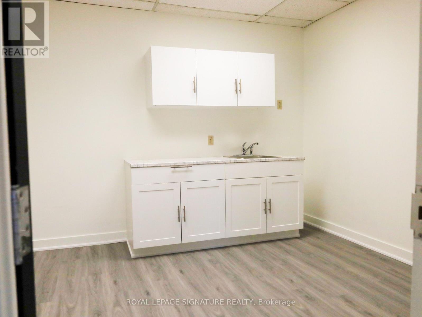 5-102 - 2600 Skymark Avenue, Mississauga (Airport Corporate), Ontario  L4W 5B2 - Photo 13 - W12760642