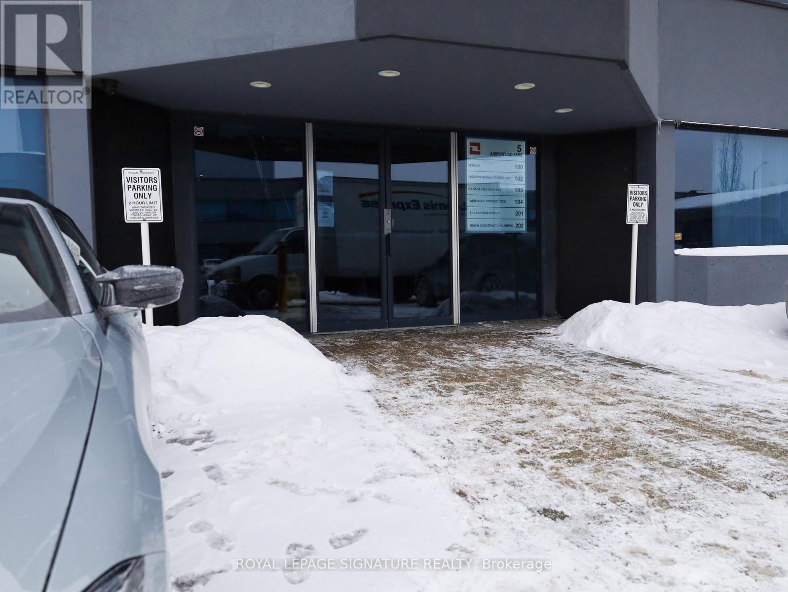 5-102 - 2600 Skymark Avenue, Mississauga (Airport Corporate), Ontario  L4W 5B2 - Photo 2 - W12760642