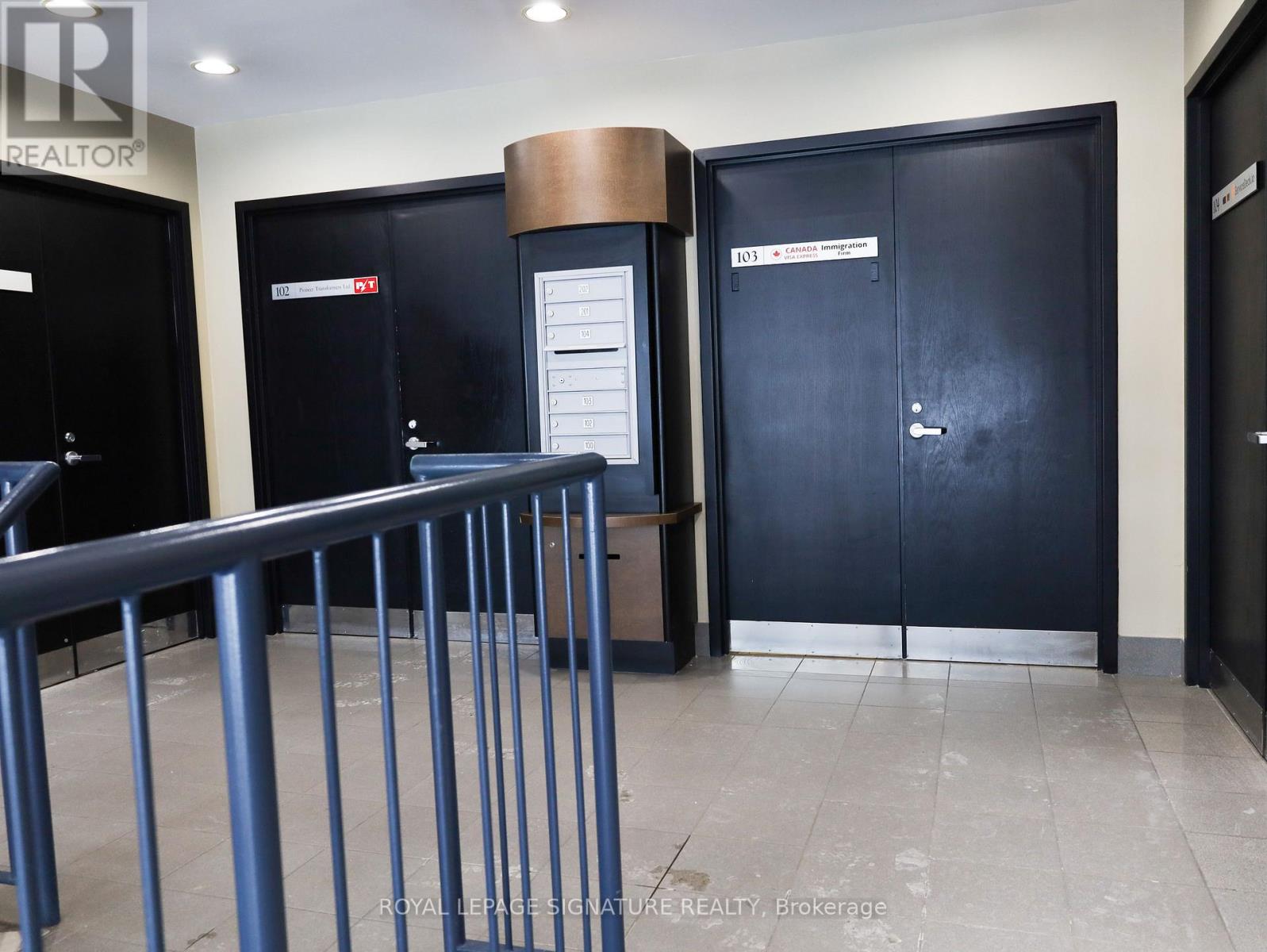 5-102 - 2600 Skymark Avenue, Mississauga (Airport Corporate), Ontario  L4W 5B2 - Photo 4 - W12760642