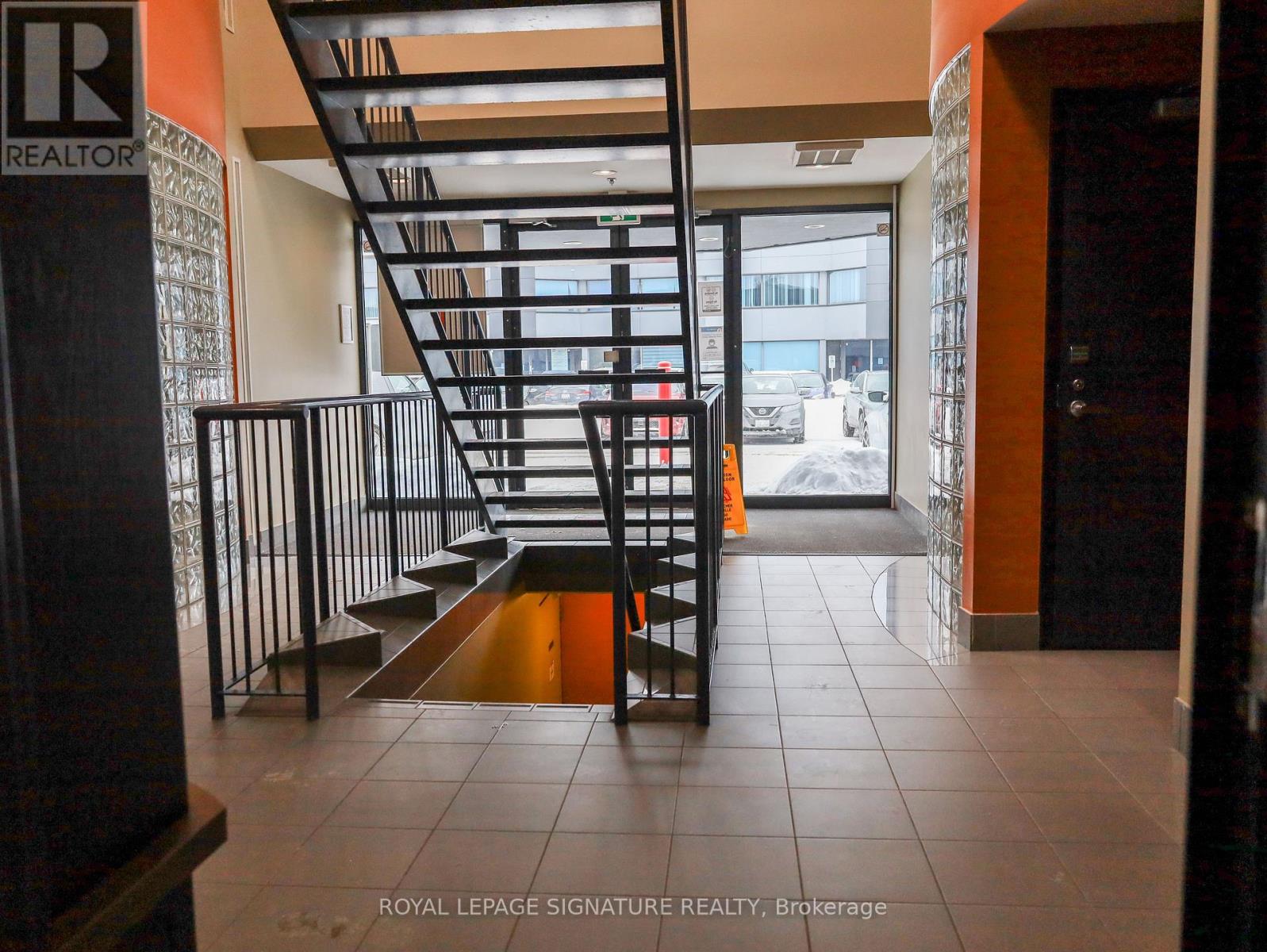 5-102 - 2600 Skymark Avenue, Mississauga (Airport Corporate), Ontario  L4W 5B2 - Photo 5 - W12760642