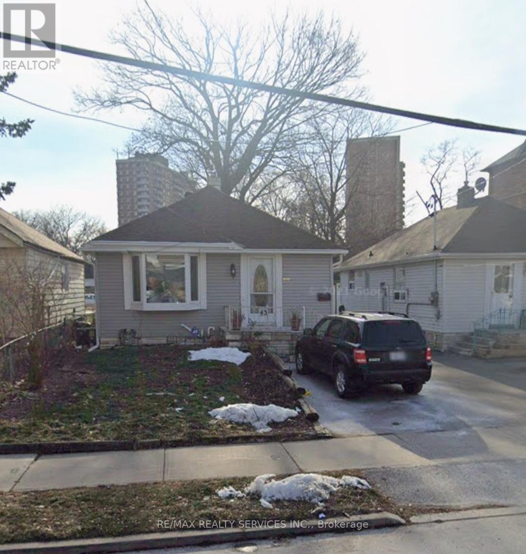 43 HARDING AVENUE, Toronto, Ontario