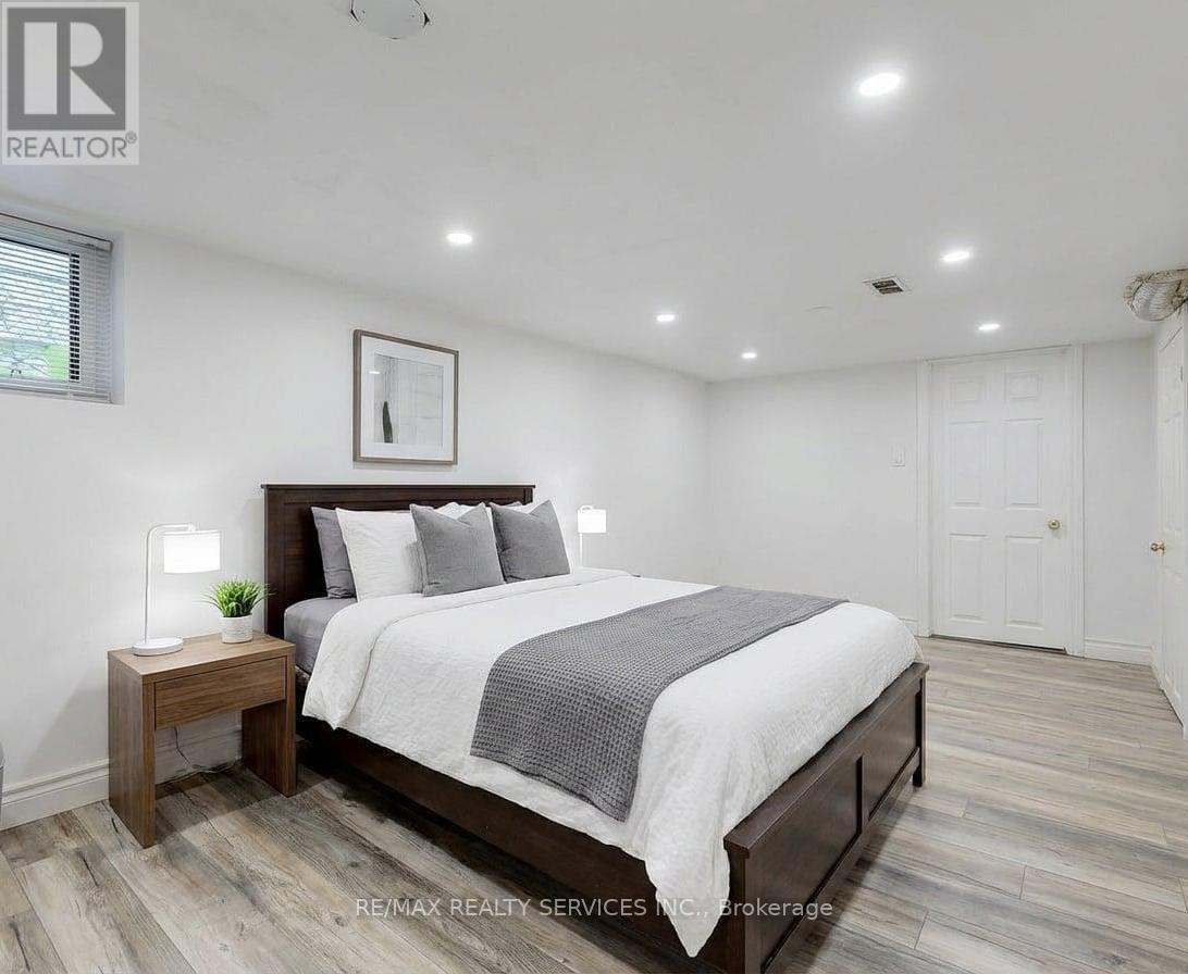 43 Harding Avenue, Toronto, Ontario  M6M 3A3 - Photo 10 - W12760656