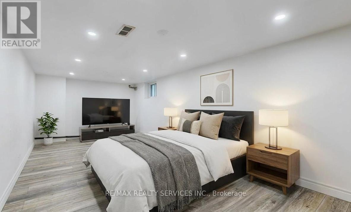 43 Harding Avenue, Toronto, Ontario  M6M 3A3 - Photo 11 - W12760656