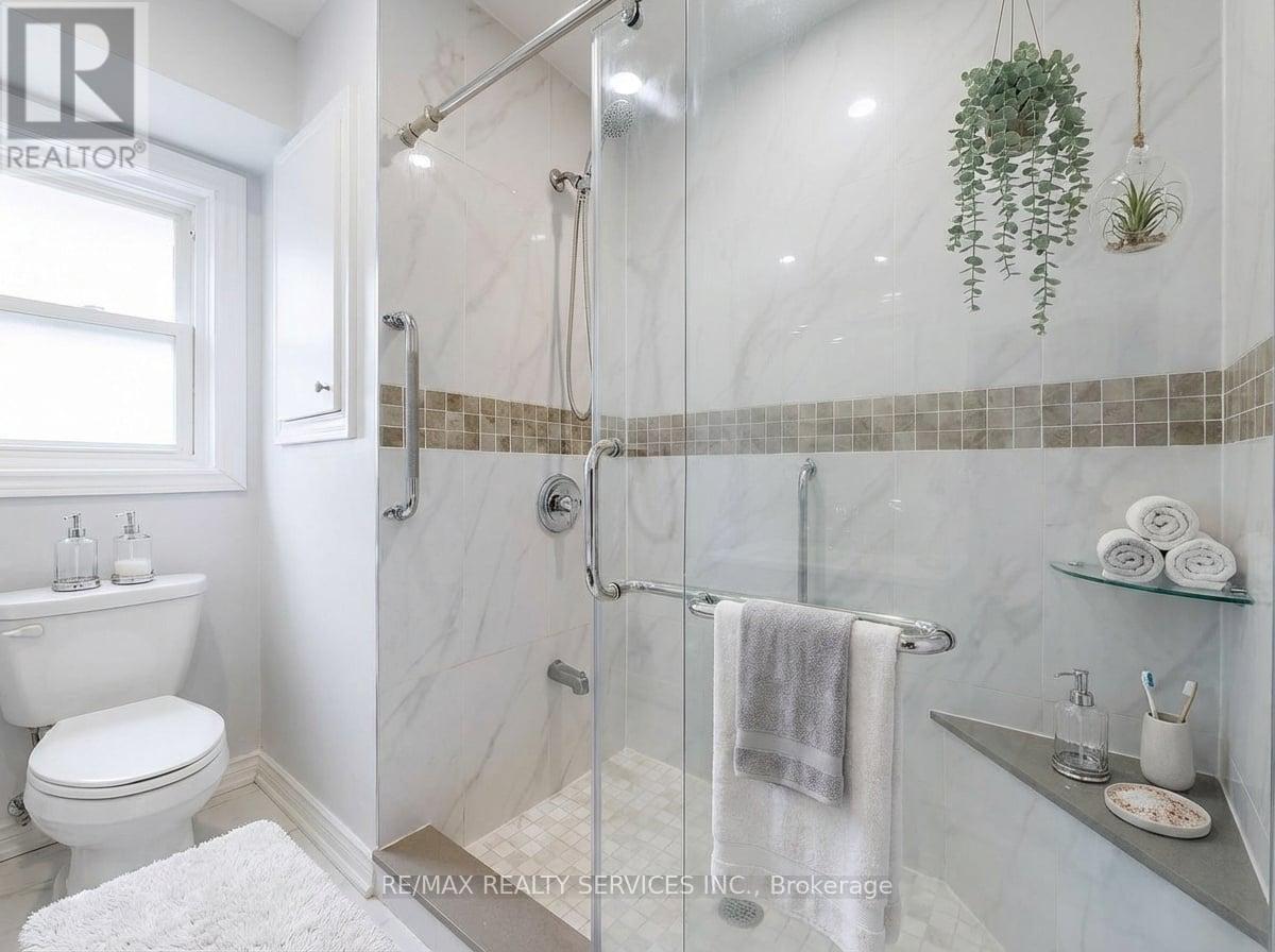 43 Harding Avenue, Toronto, Ontario  M6M 3A3 - Photo 7 - W12760656