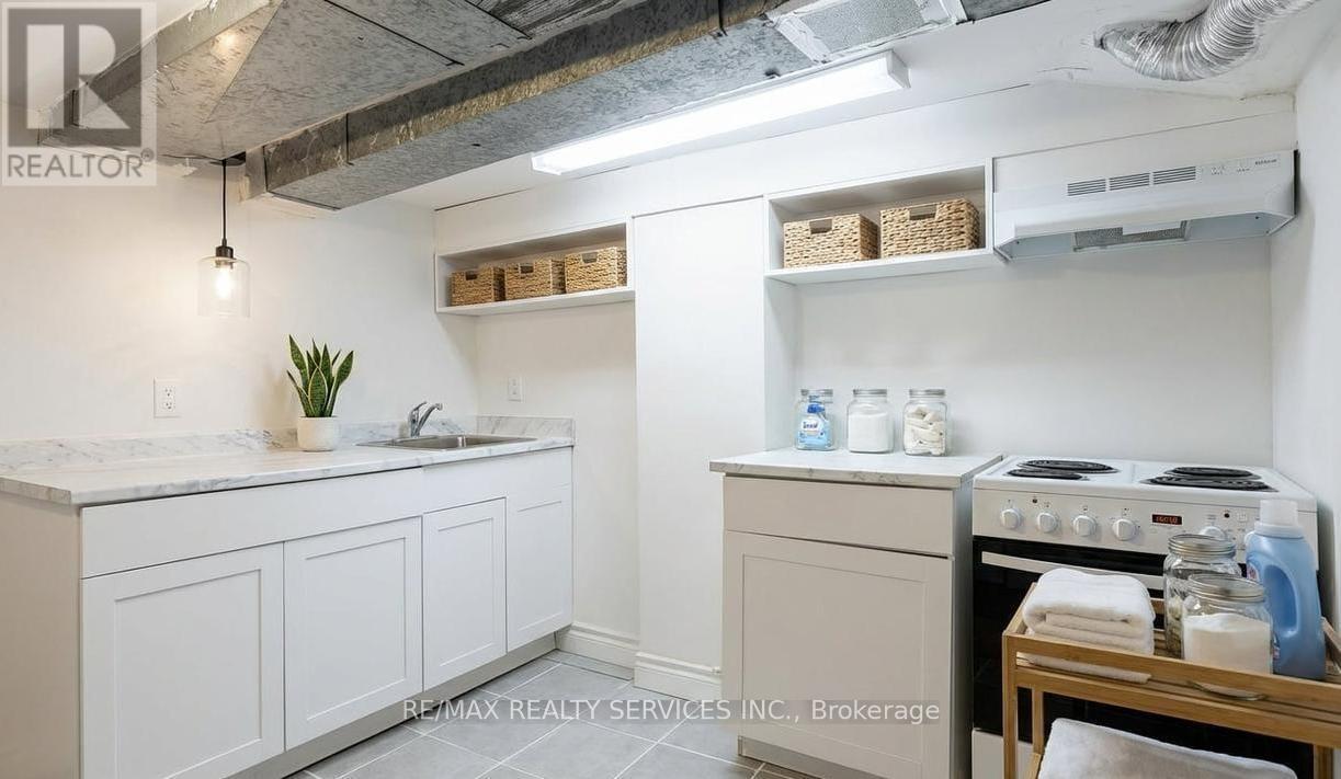 43 Harding Avenue, Toronto, Ontario  M6M 3A3 - Photo 8 - W12760656