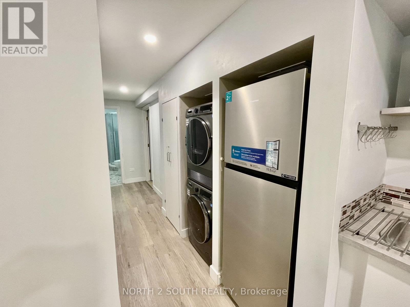 Bsmt - 9 Barwell Crescent, Toronto, Ontario  M9W 2W4 - Photo 13 - W12760690