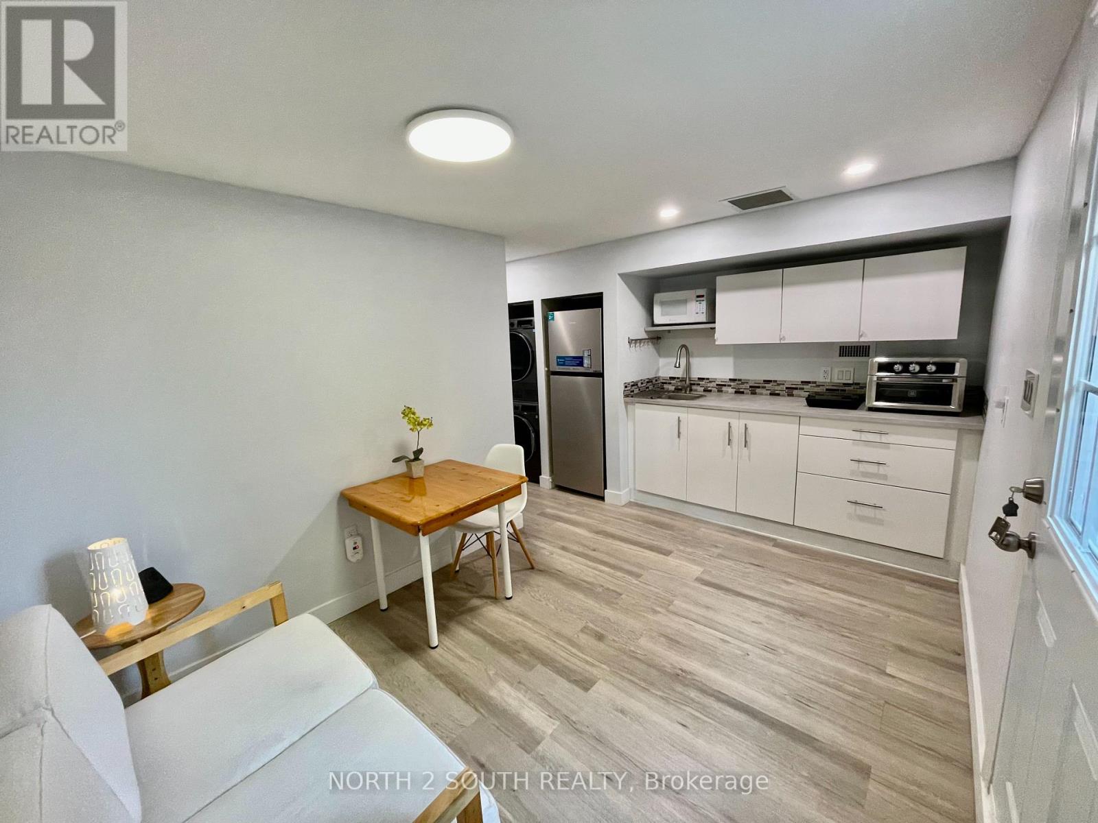 Bsmt - 9 Barwell Crescent, Toronto, Ontario  M9W 2W4 - Photo 5 - W12760690