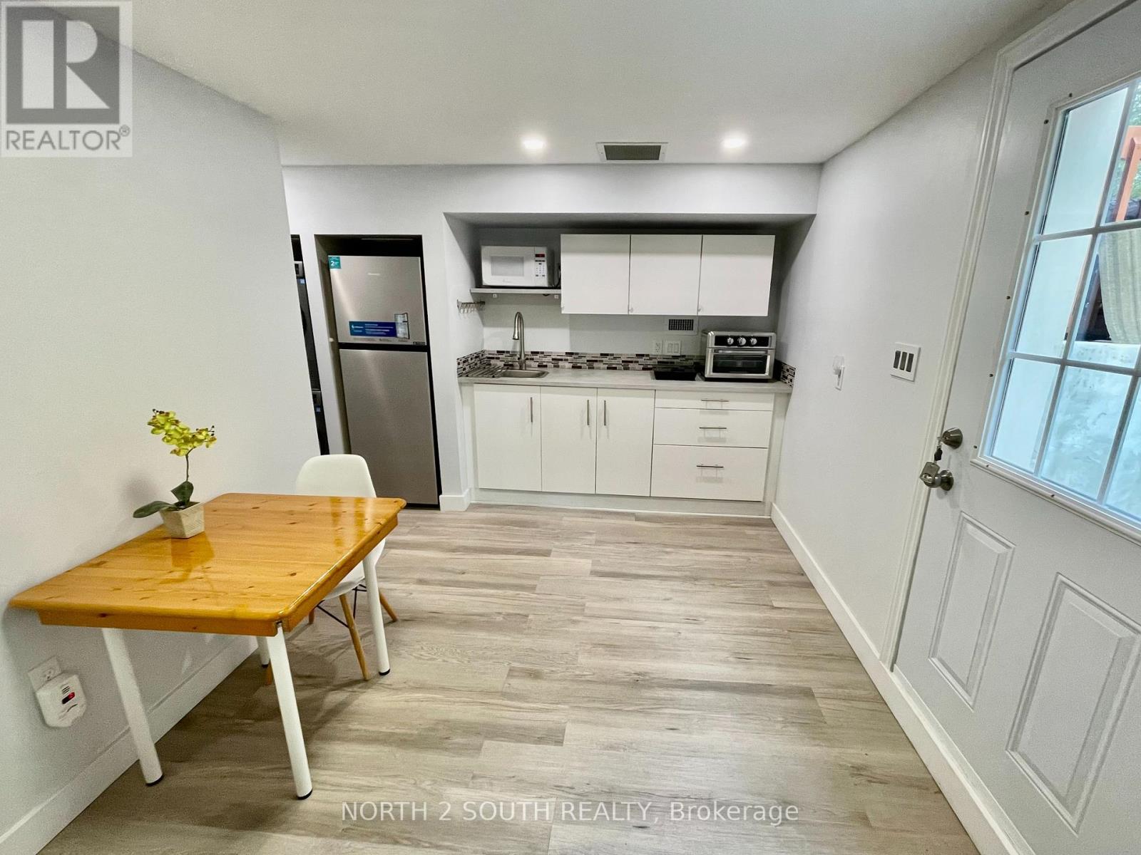 Bsmt - 9 Barwell Crescent, Toronto, Ontario  M9W 2W4 - Photo 6 - W12760690