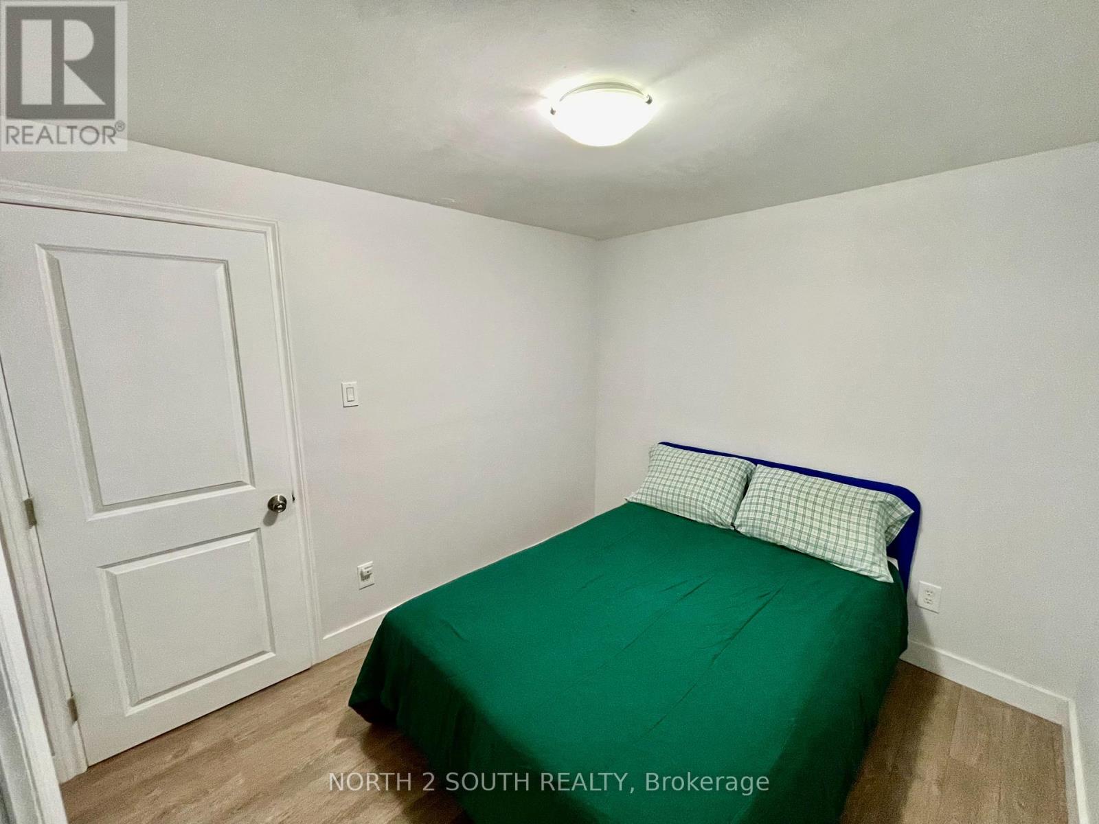 Bsmt - 9 Barwell Crescent, Toronto, Ontario  M9W 2W4 - Photo 7 - W12760690