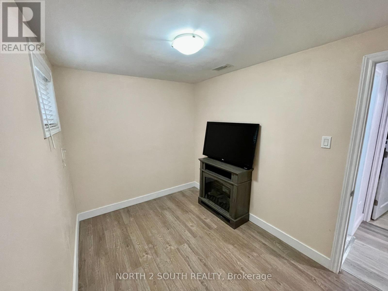 Bsmt - 9 Barwell Crescent, Toronto, Ontario  M9W 2W4 - Photo 9 - W12760690