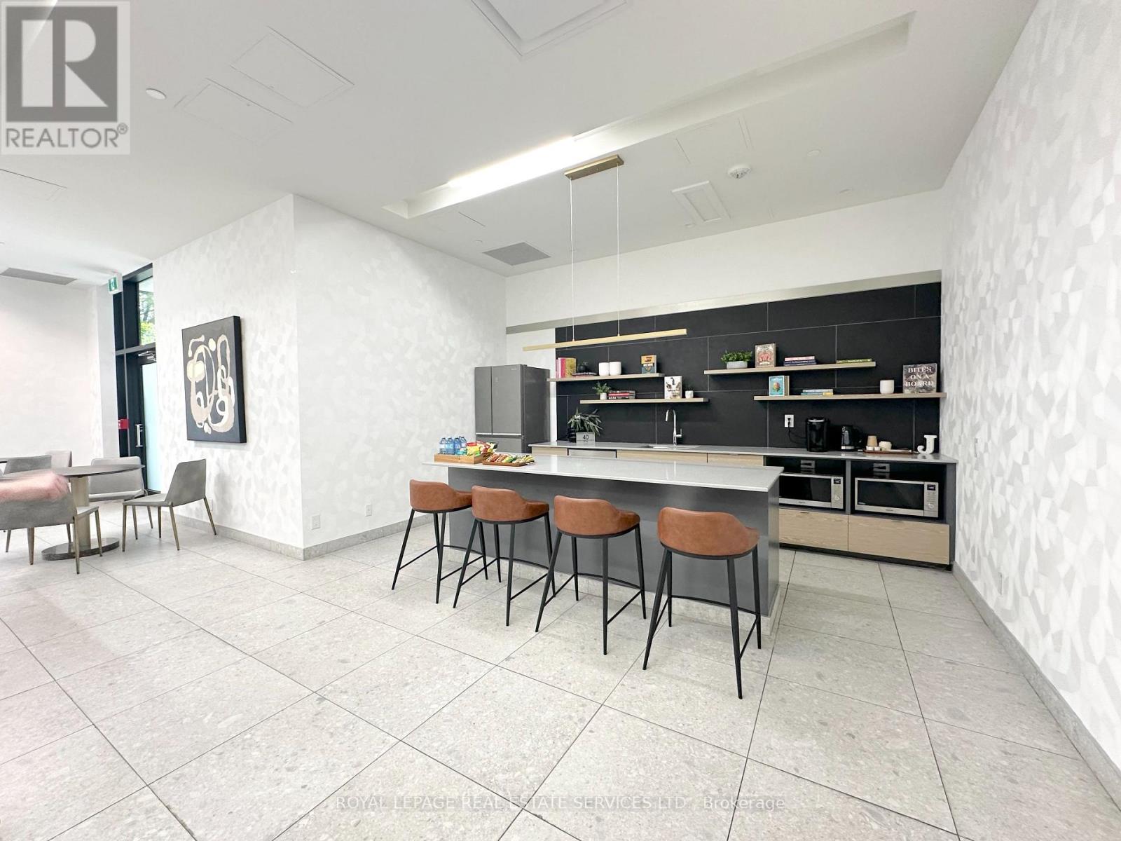 608 - 3385 Dundas Street W, Toronto (Runnymede-Bloor West Village), Ontario  M6S 2S2 - Photo 19 - W12760714